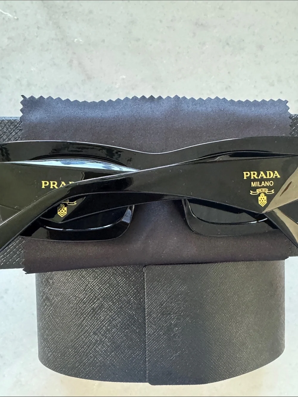 Classy Black Rectangular Cat-Eye Sunglasses